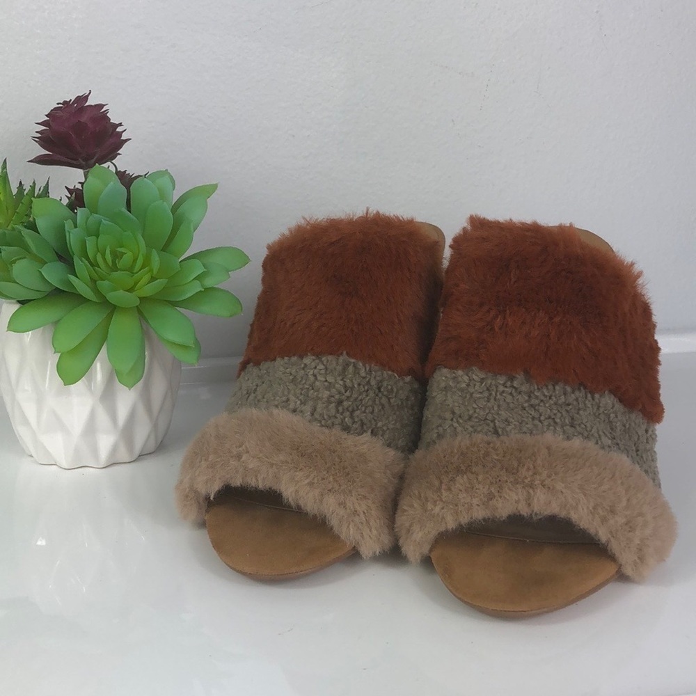 Treasure & Bond Fuzzy Striped Block Heel Mule 7 - Picture 2 of 10